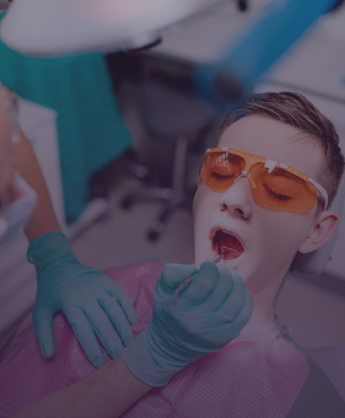 Implanturi Dentare